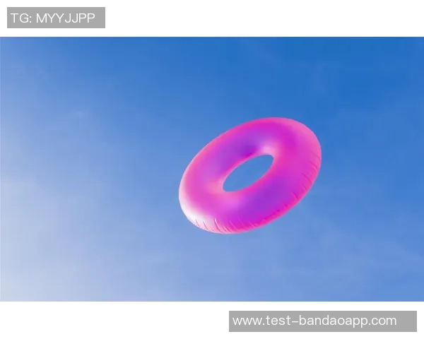 简约风格足球书包图片壁纸设计分享适合年轻人的时尚选择 简约风格足球书包图片壁纸设计分享适合年轻人的时尚选择