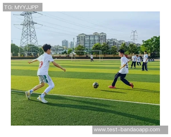 贝克汉姆足球课堂：让孩子们在快乐中学习足球技巧与团队合作精神